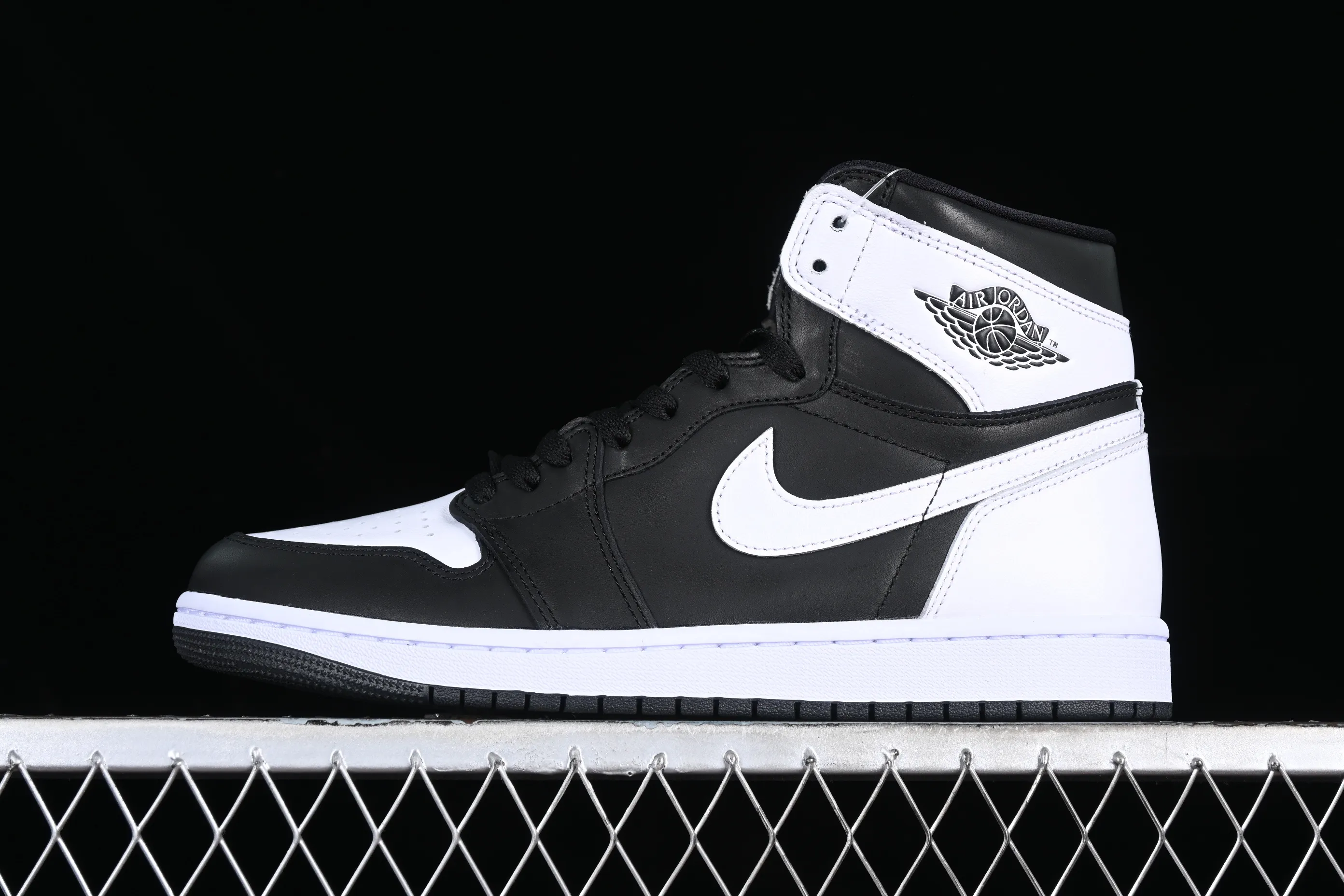 All categories Air Jordan Jordan series basketball shoes Air Jordan 1 High Pure original Air Jordan 1 High OG "Reverse Panda" AJ1 Joe 1 new black and white panda DZ5485-010